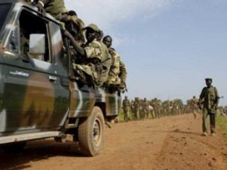 Суданская армия ликвидировала главаря группировки, захватившей на прошлой неделе в Египте иностранных туристов. По словам представителей суданской армии, военнослужащие задержали вблизи границы с Египтом автомобиль и автобус. В машинах находились восемь в