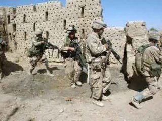 Двое канадских солдат получили ранения в результате нападения талибов на укрепленный пост в районе Панджваи в 30 километрах к западу от Кандагара