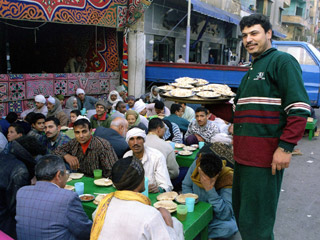 Египетским заключенным разрешили заказывать фирменные ресторанные блюда, чтобы они могли достойно встретить священный пост Рамадан