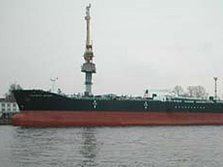 Примерно в 50 км к югу от Филадельфии (атлантическое побережье США) в Чесапикском заливе сел на мель российский танкер "Тучков Мост"