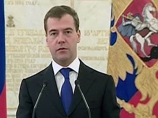 Выступая во вторник, Медведев вновь напомнил о необходимости изменения облика Вооруженных сил России к 2020 году