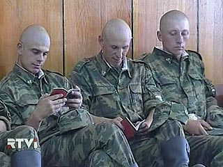 В России начинается осенний призыв, в ходе которого военные запланировали забрать в армию вдвое больше призывников, чем во время весенней кампании