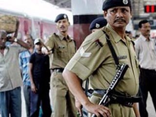 В Индии полиция расследует изнасилование и убийство семиклассницы, труп которой был найден в мужском туалете учебного заведения. В жестоком преступлении подозревается школьная администрация