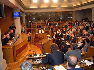 Парламент этой небольшой страны дал "зеленый свет" признанию, проголосовав за предложенный правящей коалицией проект резолюции об ускоренной европейской и евроатлантической интеграции