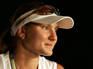Из четырех представительниц России, выступавших в четвертьфиналах теннисного турнира в немецком Штутгарте, до следующей стадии соревнований добралась только Надежда Петрова