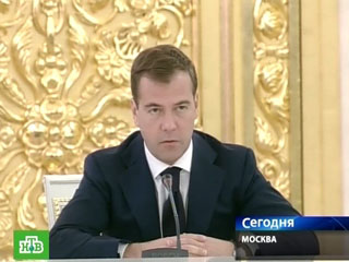 Президент России Дмитрий Медведев поздравил российских педагогов с Днем учителя, сообщает в воскресенье пресс-служба главы государства