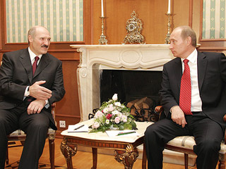 Владимир Путин и Александр Лукашенко на встрече в 2005 году