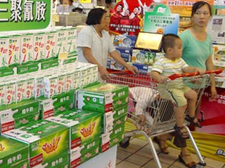 Против китайской компании Sanlu, чья испорченная молочная продукция повлекла массовые отравления и гибель четырех детей, подан первый иск