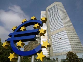 Центробанки вливают дополнительные средства на межбанковский рынок, чтобы поддержать финансовую систему, а глава ЕЦБ Жан-Клод Трише сказал в понедельник, что они будут делать это так долго, как потребуется
