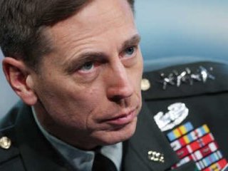 Американский генерал Дэвид Петрэус не исключает, что переговоры с некоторыми представителями движения "Талибан" в Афганистане могли бы привести к снижению уровня насилия в стране
