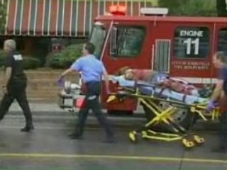 В одном из магазинов торгового центра в городе Ноксвилл в американском штате Теннесси покупатель поспорил с продавцом и несколько раз выстрелил в него