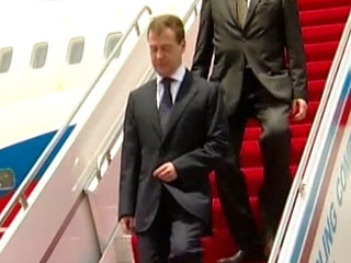 Медведев прибыл в Киргизию договариваться о сотрудничестве и участвовать в саммите СНГ