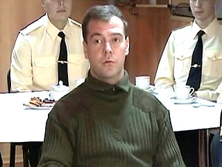 Президент России Дмитрий Медведев не намерен изменять сроки военной службы по призыву