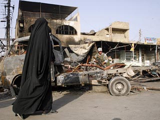 На юге-западе иракской столицы начиненный взрывчаткой автомобиль был подорван рядом с базаром в населенном преимущественно шиитами квартале