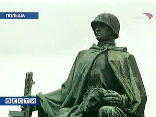 В городе Щецине на северо-западе Польши местные власти обсуждают идею сноса монумента Благодарности горожан советским воинам-освободителям и установки на его месте памятника польским солдатам, воевавшим в Ираке