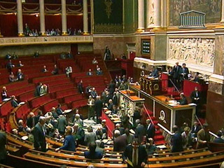 Нижняя палата французского парламента одобрила план по поддержке экономики страны