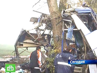 В воскресенье в Гулькевичском районе Краснодарского края произошла еще одна авария участием пассажирского автобуса. Погибли три человека, пострадали около 30