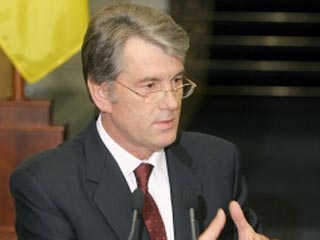 Президент Украины Виктор Ющенко приостановил действие своего указа о роспуске парламента от 9 октября, чтобы дать возможность Верховной Раде принять антикризисные законы