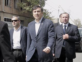 Телекомпания TV-3 пояснила, что Хапилов занимался отнюдь не шпионажем, а готовил покушение на президента Грузии Михаила Саакашвили, когда работал в этой стране