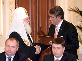 Виктор Ющенко поздравил главу УПЦ КП Патриарха Филарета с годовщиной интронизации
