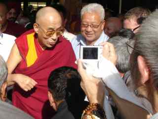 Слухи об отставке Далай-ламы оказались преувеличенными