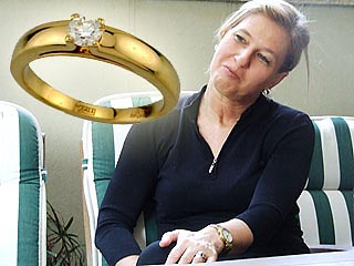 Житель Канады прислал Ципи Ливни обручальное кольцо