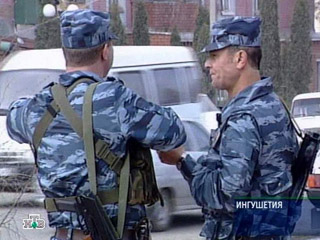 В Ингушетии неизвестные устроили взрыв на дороге в момент проезда автомашины Внутренних войск МВД России