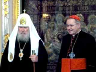Предстоятель Русской православной церкви встретился сегодня с главой французских католиков, архиепископом Парижа кардиналом Андре Вен-Труа, который находится в Москве с первым официальным визитом