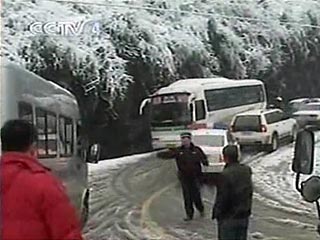 На Тибетский автономный район КНР обрушились мощные снегопады - сильнейшие за всю историю наблюдений за погодой в этом высокогорном регионе