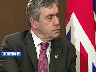 Всего полтора месяца назад, продолжает автор публикации, премьер Браун активно убеждал своих коллег, руководителей других стран ЕС, наказать Россию за ее действия против Грузии