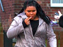 18-летняя чернокожая британка извела свою соседку ирландского происхождения оскорблениями, после чего женщина подала на юную склочницу в суд