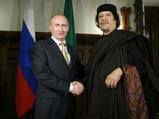 Россия и Ливия готовы обсуждать крупные совместные проекты и инициативы. Об этом заявил премьер-министр РФ Владимир Путин на встрече с Руководителем ливийской революции Муамаром Каддафи