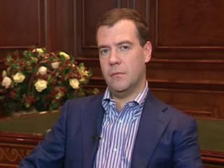 Президент России Дмитрий Медведев в воскресенье рассказал в своем видеоблоге на сайте kremlin.ru, что Послание Федеральному собранию "будет включать в себя ответы на ряд наиболее существенных вопросов, которые стоят перед нашей страной"
