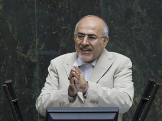 Парламент Ирана вынес во вторник вотум недоверия министру внутренних дел страны Али Кордану, уличив его во лжи