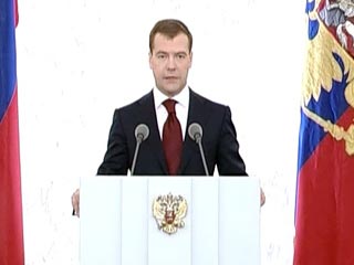 Медведев продлевает полномочия себе и депутатам