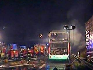 В Германии во вторник вечером загорелся автобус с немецкими пенсионерами. В пожаре, который начался из-за непотушенной сигареты, погибли 20 человек