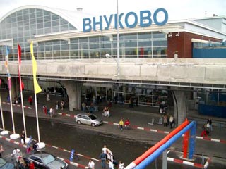 Скандал в аэропорту "Внуково": после проверки багажа у пассажиров пропали десятки млн рублей