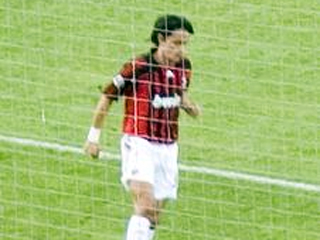 Бывший нападающий сборной Италии по футболу и лучший бомбардир в истории еврокубков Филиппо Индзаги продлил действующий контракт с "Миланом" до 2010 года