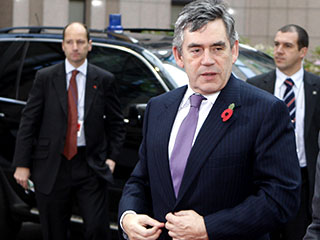 Великобритания не собирается менять политической линии по отношению к Ираку, заявил сегодня премьер-министр страны Гордон Браун в ответ на вопрос журналистов о сроках возможного вывода войск Соединенного Королевства из этой страны