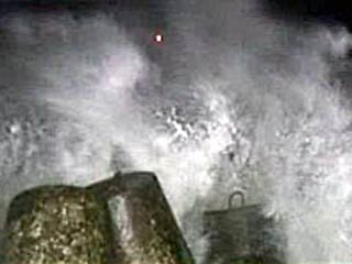 Ночью по западному побережью Сахалина пронесся ураган. Предельные порывы ветра были отмечены в Невельске - 41 метр в секунду, в Холмске - до 40 метров в секунду