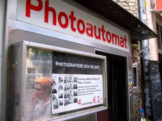 Оливер Штурм вдохновлялся фотоавтоматами, расставленными в супермаркетах и подземных переходах
