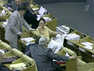В среду на утреннем заседании Госдумы депутат-коммунист Анатолий Локоть предложил поручить совету палаты выступить с законодательной инициативой по сокращению выходных дней в январе.