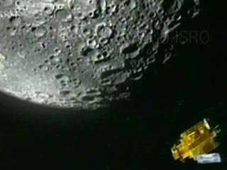 Отделяемый аппарат индийского орбитального зонда "Чандраян-1" совершил в пятницу успешную "посадку" на Луне