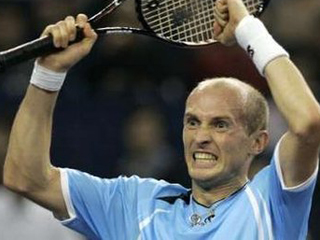 Николай Давыденко вышел в финал итогового теннисного турнира серии "Мастерс" 2008 года в Шанхае, призовой фонд которого составляет 4,45 миллиона долларов