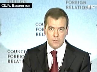 Медведев объяснил представителям Обамы: власть в России останется у президента