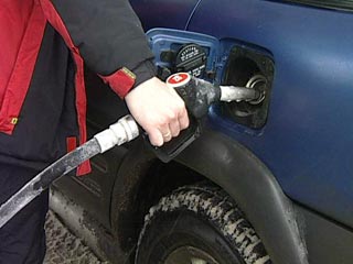 Бензин в России подешевеет еще на рубль до конца 2008 года