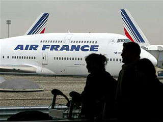 Работа французских аэропортов находится в состоянии полного хаоса