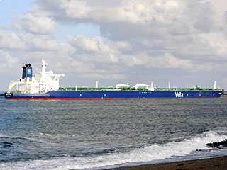 Захваченный пиратами саудовский супертанкер Sirius Star перевозил два миллиона баррелей нефти, что составляет более четверти ее дневного производства в королевстве - одном из крупнейших мировых экспортеров