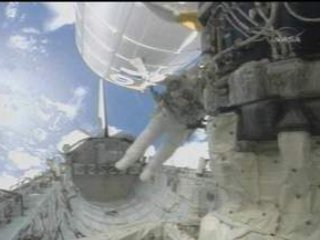 У Стефанишин-Пайпер "уплыла" сумка с инструментами, необходимыми для выполнения работ во время выхода в открытый космос