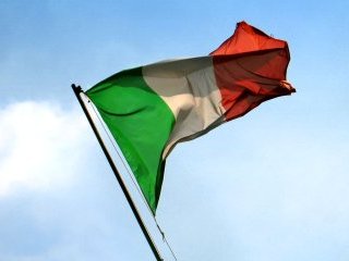Министр по делам труда и благосостояния Италии Маурицио Саккони объявил о вводе ограничений на въезд иммигрантов, приезжающих в страну для трудоустройства